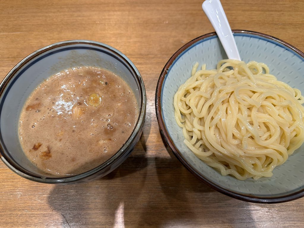 kameguest's tweet photo. 土曜日、新橋のメンエス行ってきました✨
新橋って初🤣

初めましてさん（意味深）だったのですが、バニーちゃん🐰でお出迎えしていただいて、終始ドキドキさせられぱなしだったけど、しっかり癒しもありサイコーでした☺️
空気感がお互い似ているのか心地良過ぎ🤣笑

写真は昨日の魚介つけめん https://t.co/5arUxw6nFD