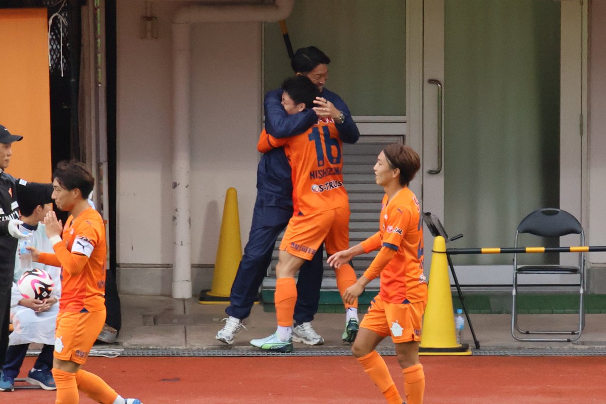 hiro19192pul's tweet image. 2024シーズン最終戦
原テルの決勝ゴール後
#西澤健太 が真っ先に行ったのは権ちゃんの所👍😭
ニシケンやるな😏感動したな👏
#spulse #ONFAMILY
#権田修一 
@gonchan20 
@nishiken_16