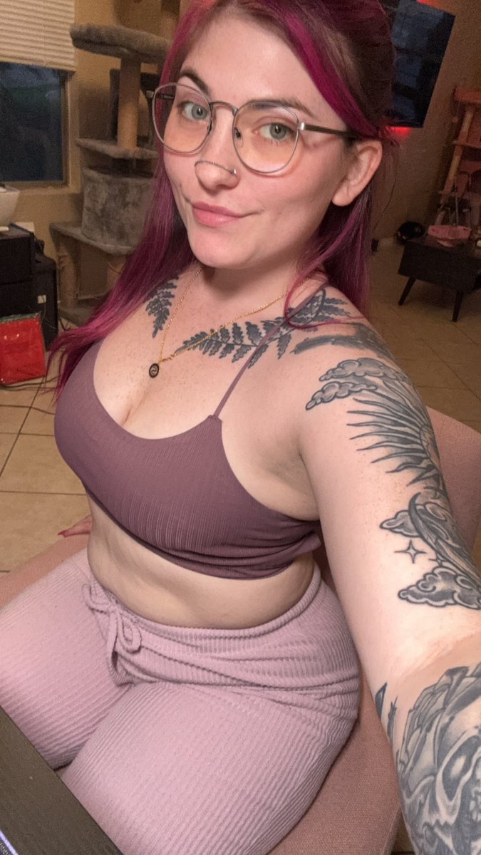 working hard yet hardly working ✨🥰 https://t.co/TdBjrIDNMx