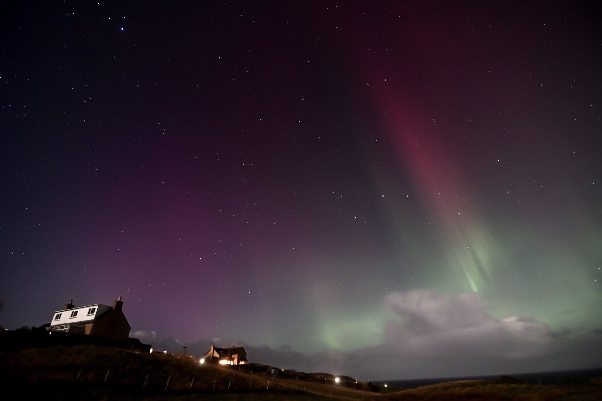 5 outta 5 with another vibrant display last night to end #RemebranceSunday

#northernlights
##Auroraborealis 
#scotland