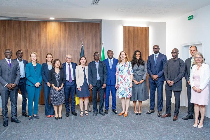 ddspsn's tweet photo. La Direction du Développement du Secteur Privé a pris part aux négociations annuelles Sénégal-Allemagne pour soutenir le développement socio-économique, en priorisant l’industrie, l’éducation, l’énergie, et les PME. 

#CoopérationInstitutionnelle #SénégalAllemagne https://t.co/mvMSdTCzvn