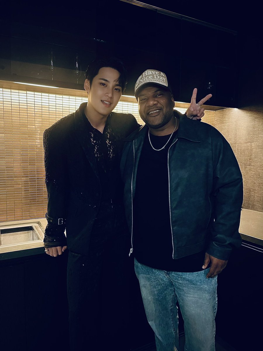 JimmyBurney's tweet photo. I rate this week a SEVENTEEN! @pledis_17 

#SEVENTEEN #kpop #BMOstadium #losangeles #MINGYU #PLEDIS https://t.co/PKty7vQWHm