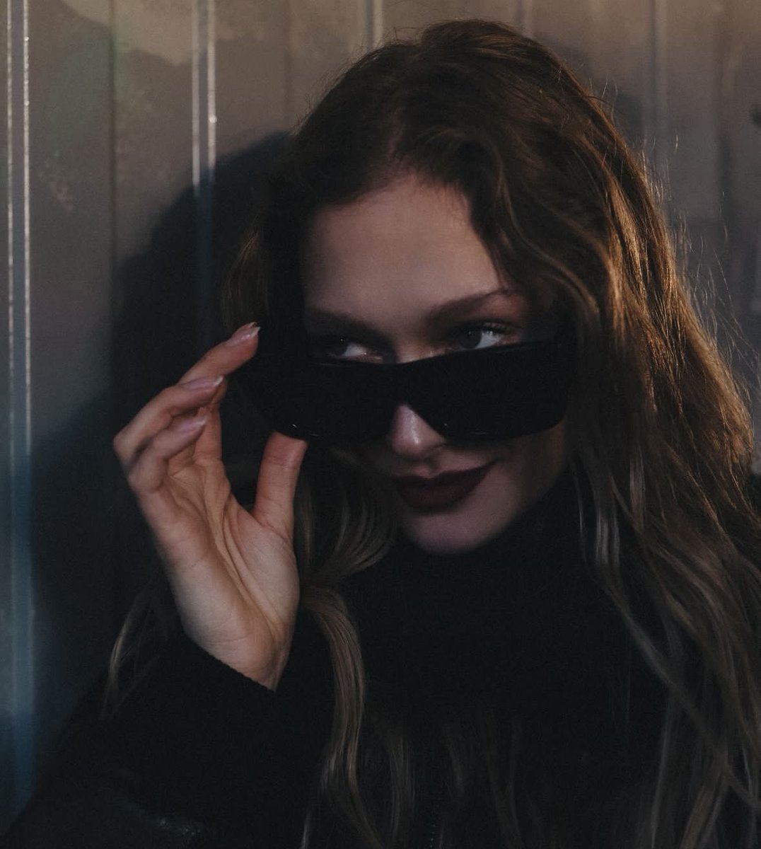 Стреляю глазками. Как мама учила.