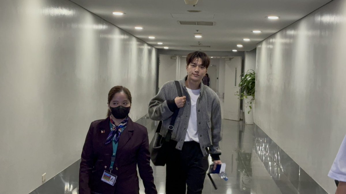 ABSCBNNews's tweet photo. LOOK: Korean singer and actor Kim Myung Soo arrived in the Philippines to sign with Universal Records, which will release his upcoming music locally. 

He will also sign with GLXY Entertainment, which will manage his other projects in the country. | via @KrishnanGaniel https://t.co/zPDGTwqL18