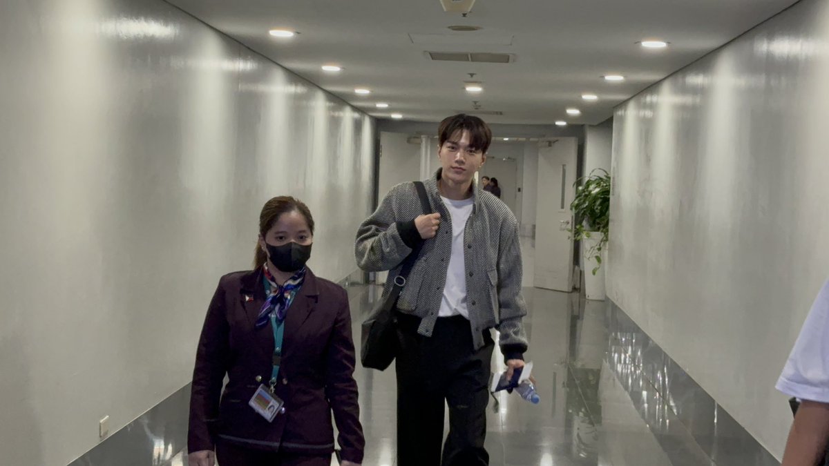 ABSCBNNews's tweet photo. LOOK: Korean singer and actor Kim Myung Soo arrived in the Philippines to sign with Universal Records, which will release his upcoming music locally. 

He will also sign with GLXY Entertainment, which will manage his other projects in the country. | via @KrishnanGaniel https://t.co/zPDGTwqL18