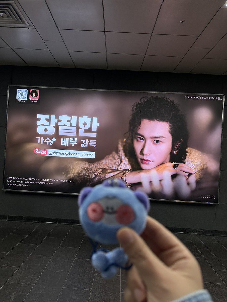 KorieY12's tweet photo. 📍弘大站4 号出口方向，继续往机场铁路方向走下去. Near Hongdae station 4, continue to walk in the airport train direction and take escalator down

#张哲瀚
#ZhangZheHan
#장철한 https://t.co/oSw5So4Eac