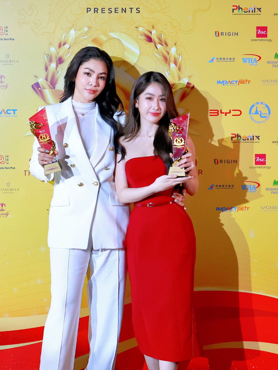 ManGu_Magazine's tweet photo. ขอแสดงความยินดีกับ  ฝ้าย พีรญา และ โยโกะ อาภัสรา ที่ได้รับรางวัล 2024 Thailand Headlines Person of the Year Culture &amp; Entertainment Award 

#泰国年度风云人物  #2024thailandheadlines https://t.co/31GzI2CUU8