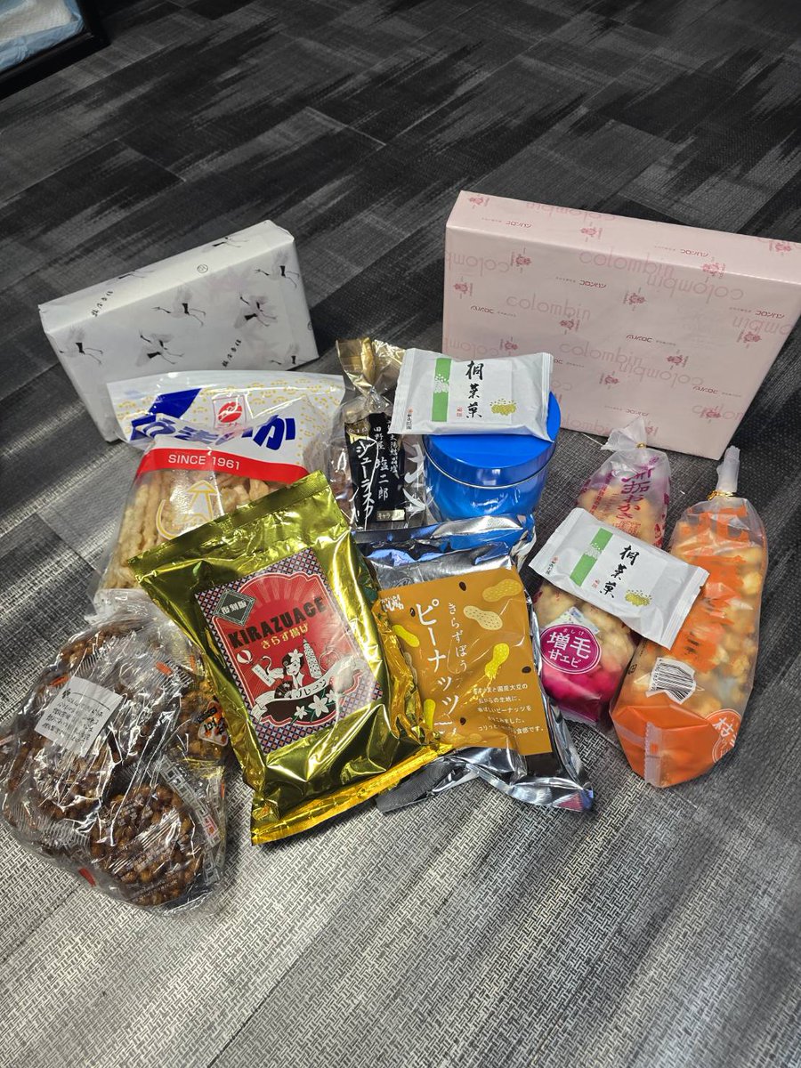 ここに写ってない物もありますが、たくさんのお土産や差し入れありがとうございました🥰
そしてやっぱり欲しいと、今日もうちの子をお迎えして頂き、ありがとうございます🙇‍♀️
日々精進してまいりますので、これからもよろしくお願いします❣️

#burikura
#カーペットパイソン