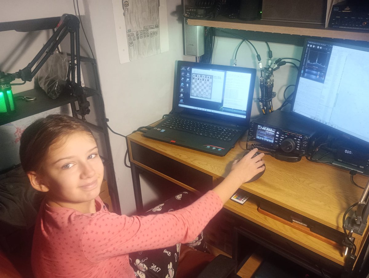 SP9DLM's tweet photo. TRX for $20 + #sundmodem @UZ7HO +#AIOC= plays #chess using #radiowaves. Greg @SN9GM and daughter @SP9TKN play chess. This is how we connect #children and #radio. #packetradio #yota #hamradio #tnc #ax25 https://t.co/SzlUqfRJlc https://t.co/G3yXTLugZE https://t.co/cCzLM0438V