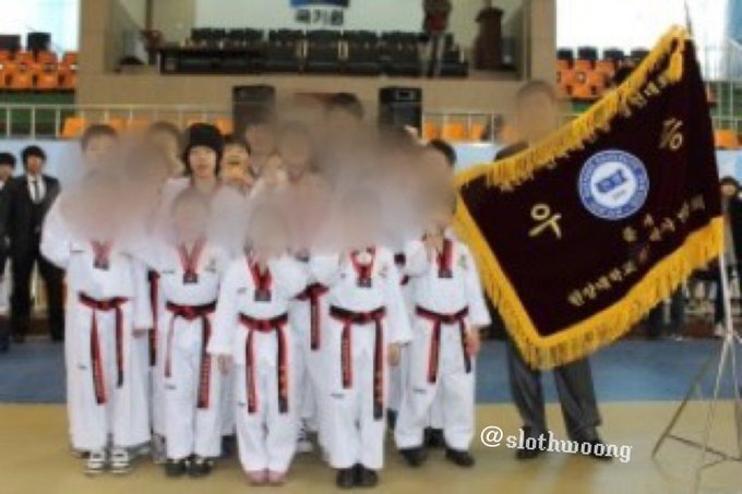 WjBExc6ccnz25QY's tweet image. เห็นฮวานอุงแรงน้อย ตัวเล็ก เต้นเทพ วิ่งมุ๊มิ๊ หัวเราะเสียงโลมาแบบนี้ สอบได้เทควันโดได้ระดับ 4 ดั้ง สายคาดเอวน้ำตาล(แดงดำ) หรืออยู่ในระดับ ADVANCE นะคะได้เหรียญ มีธงติดอกใดๆ นะคะ