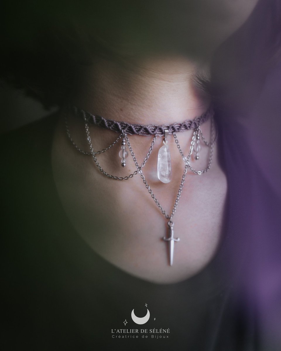 Les bijoux avec des pendentifs de seconde main >>>