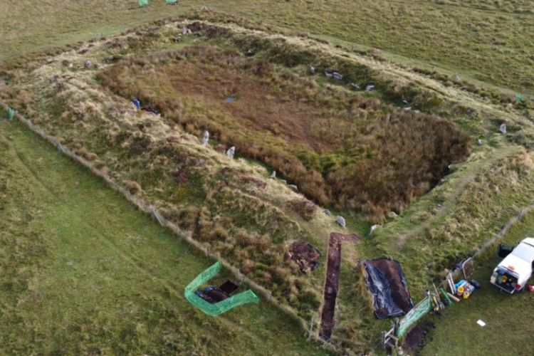 A team of researchers, including experts from <a href="/EarthSciStA/">Earth & Environmental Science, St Andrews</a>, discover ‘King Arthur’s Hall’ is 4,000 years older than thought.

Read more 👇

ow.ly/WE7250U4ct1

#EverToExcel