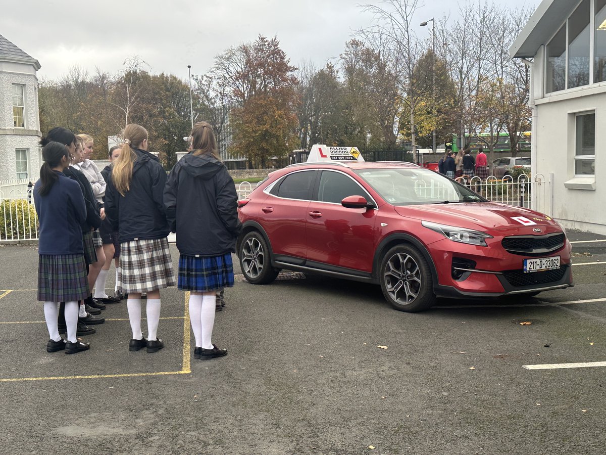 The TY students had a great Driver Education experience last week where they got to drive with an instructor as well as learning how to change a tyre and basic mechanics 🚗🚓