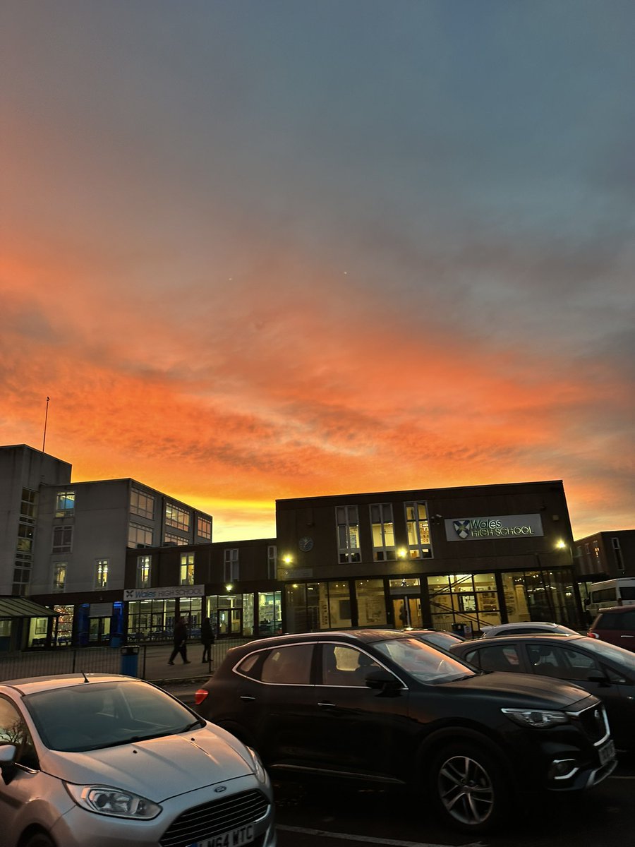 MissCWatts4's tweet photo. Beautiful sky above work this morning 💙💛 @WalesHigh https://t.co/CthfyXpw0t