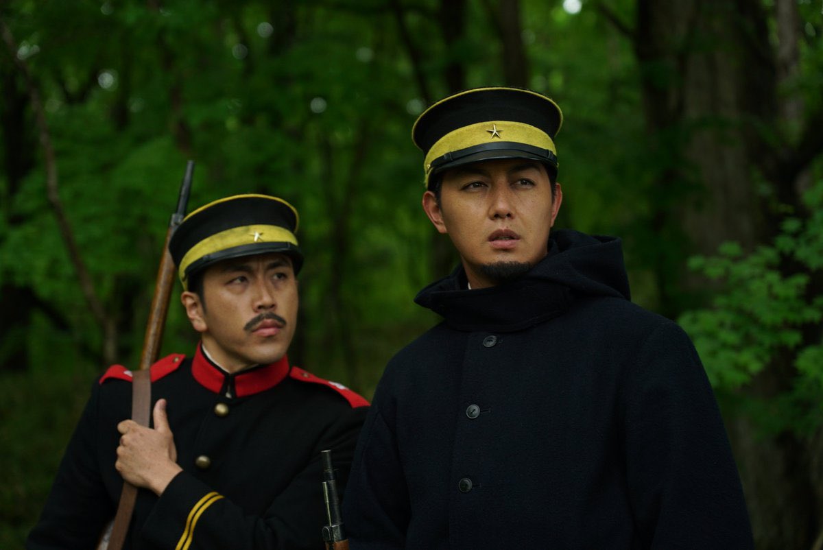 前山一夫
「殺して家探しすりゃ良くないですか？」

月島軍曹
「殺すつもりなら、玄関開けた時点で殺してるさ。」

前山一夫
「….😗」

#ゴールデンカムイ #月島軍曹 #前山さん