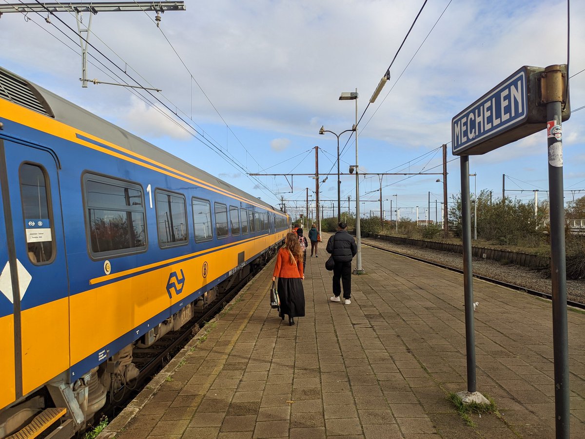 Today I'm doing a little trip up north 🇳🇱, you can follow me here: bsky.app/profile/eliasv…