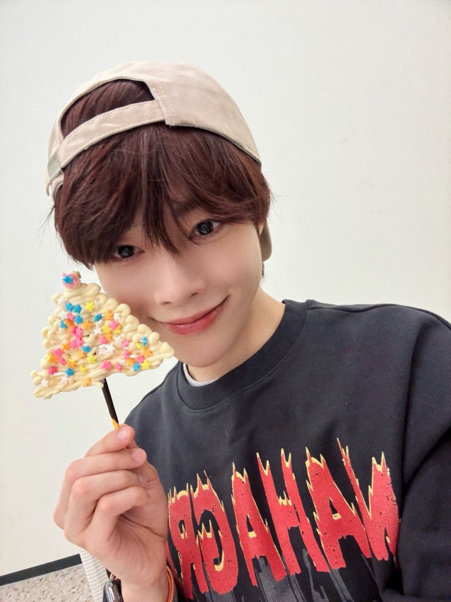 TPST_twt's tweet image. [#한빈] 해피 빼빼로데이~ 🤭
우리 iE 백배로 사랑합니다 🫶