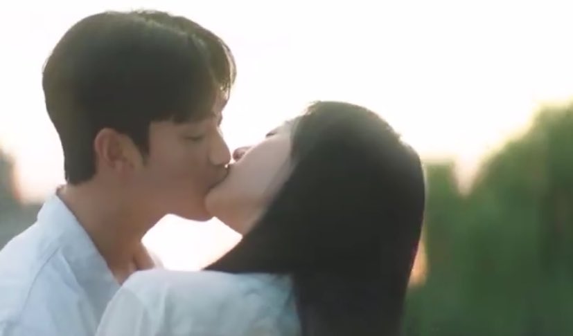 kangsolae's tweet photo. i just know everyone passing by germany at that time got jealous when they saw baekhong and their shameless public display of affection as if they had no respect for the single community at all https://t.co/uwedE5E8nk