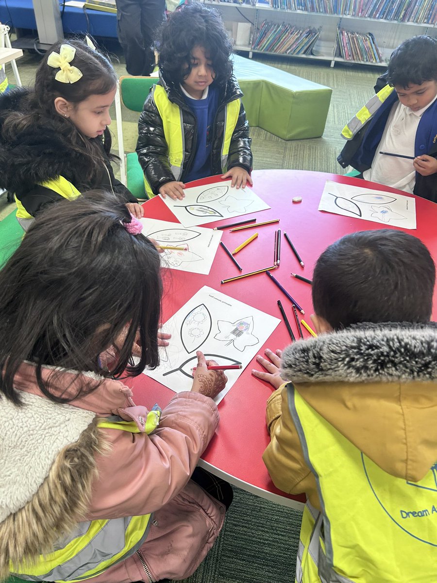 carltonj_i's tweet photo. Saplings drew some fantastic pictures in a leaf outline and carefully cut them out. They then hung them on a little tree. #workingcollaboratively #EYFS #drawingart https://t.co/RvS4pdGoni