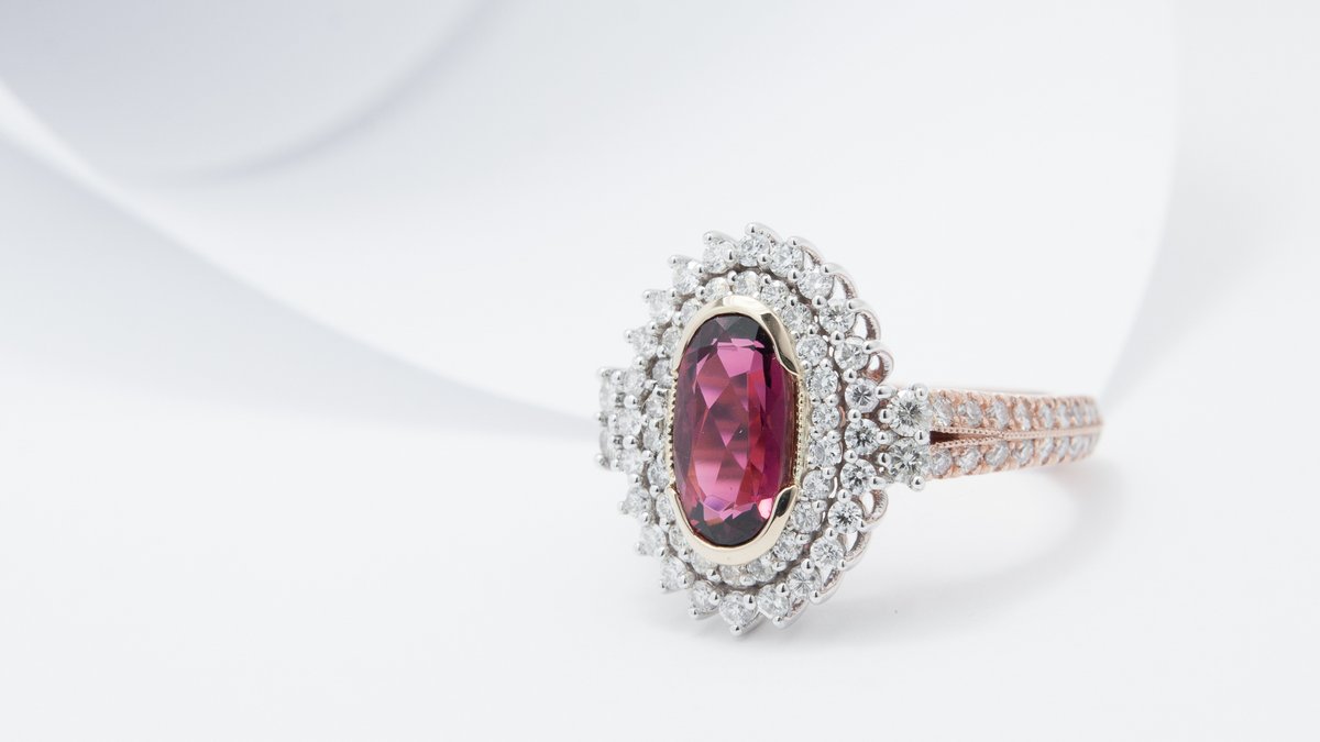 royaldiadem's tweet photo. One of many rings we have produced over the years. This beautiful rubellite tourmaline set in yellow gold, with white gold halo of diamonds and rose gold shank with diamonds - How can you not love this ring?
#rings #gold #gemstones #diamonds #jewelrydesign #finejewelry #bling https://t.co/2YlOqw99RO