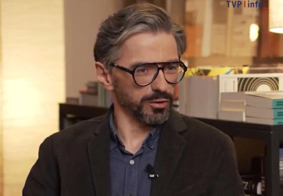 Znacie tego pana. <a href="/RzeczkowskiG/">Grzegorz Rzeczkowski</a> od lat z uporem maniaka (właśnie maniaka), próbuje przekonać Polskę i świat, że PiS jest prorosyjski. Ostatnio w prymitywny sposób robił to w rozmowie z <a href="/DorotaWSch/">Dorota Wysocka-Schnepf</a>. Ale dziennikarz miał swoje 5 minut gdy próbował do swojej karkołomnej teorii