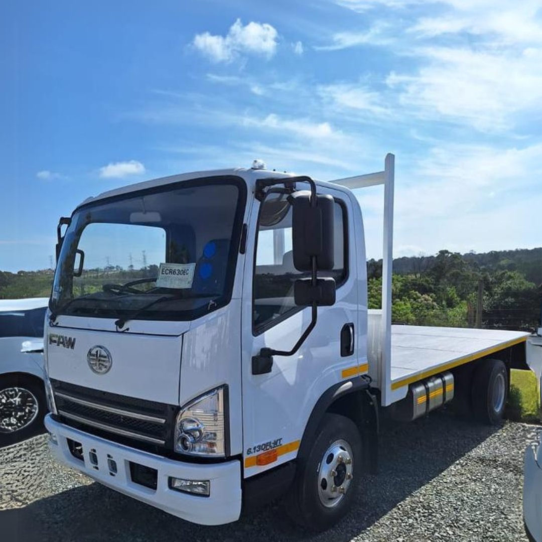 FawCape's tweet image. Big shoutout to Gary for delivering the rugged FAW 6.130 FL Flat Deck Body to East London! 🚛💨 
Here’s to many more road trips together! 

#FAWTrucksEasternCape #EastLondon #truckdelivery #builttowork #CustomerAppreciation #trucksales
