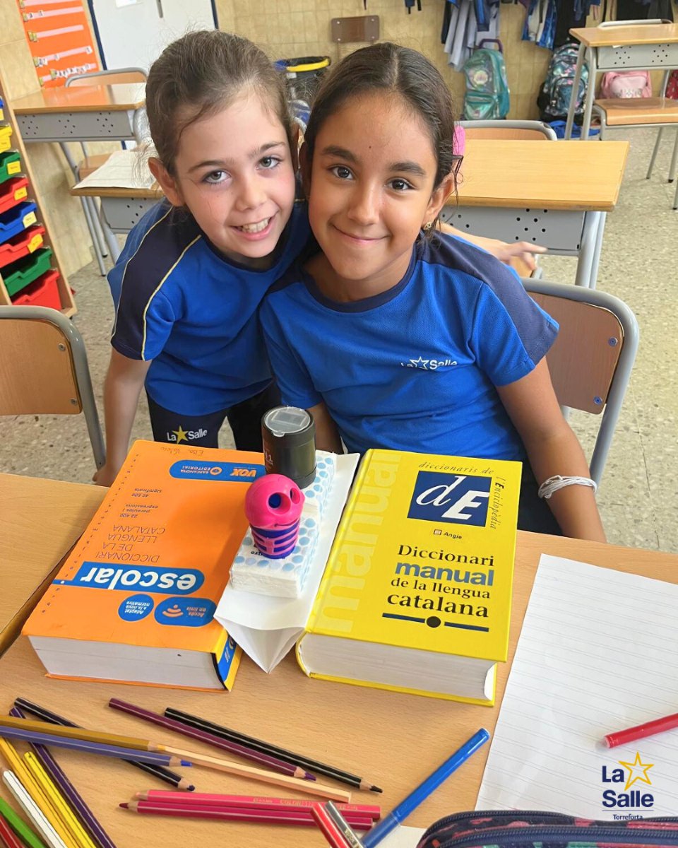 LaSalleTforta's tweet photo. Els alumnes de 4t van estar aprenent a crear estructures que fossin capaces de resistir càrregues. Tot un repte!📚
#lasalletorreforta #lasalle #somlasalle #estructures #càrregues https://t.co/jQp2zON3bY