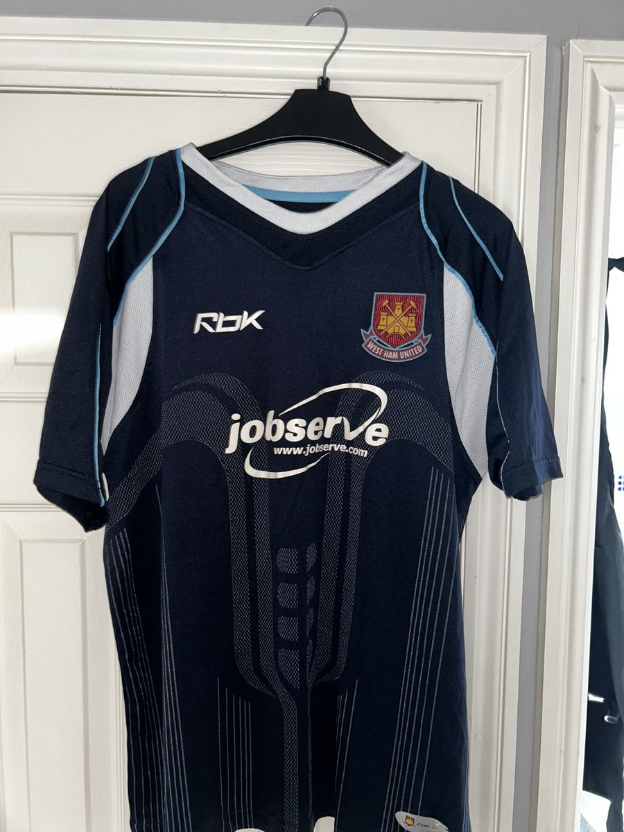 tom_deal6's tweet photo. I’ve been after this for ages, you can request any football top with ‘get shirty’, take a look⚒️  #TEVEZ32 

https://t.co/1bUUYkDRy6 https://t.co/CgiPR8RaTw