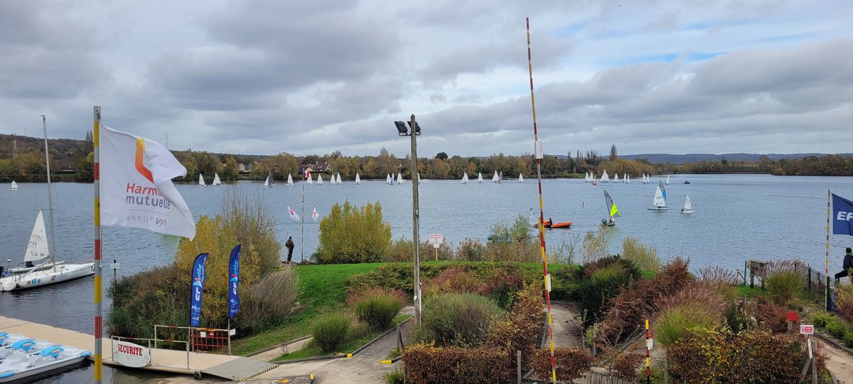 CvsaeOrg's tweet image. Finalement 70 bateaux inscrits et du vent à volonté pour une belle journée de régates. Les Intrépides (slow) et les Téméraires( fast) animent le plan d'eau de Bédanne. 
@MetropoleRouenN @seinemaritime @RegionNormandie @LVN_evenement