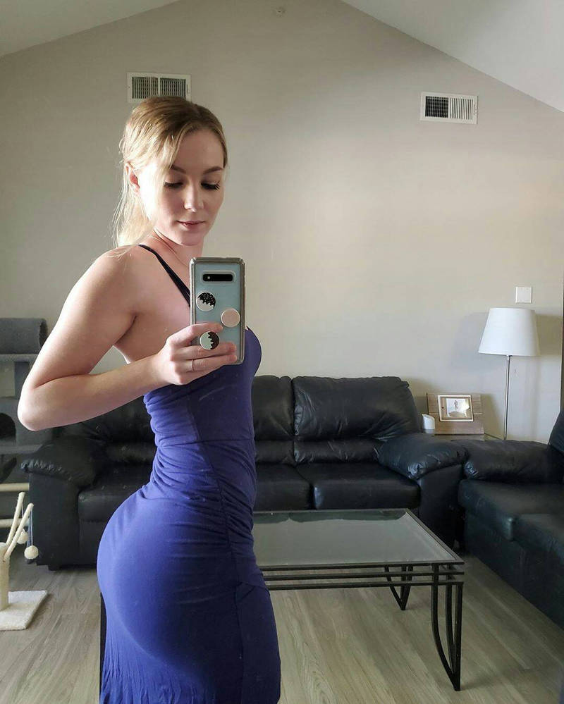 LisaWalter19880's tweet photo. Be honest 
Can I 
Be your girlfriend DM
Yes/no https://t.co/rF8LZI7QCr