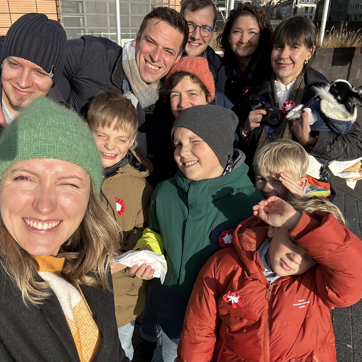 Celebrating Polish National Independence Day🇵🇱 🇵🇱  &amp; sharing sweet treats around #Schuman roundabout.

Rogale Świętomarcińskie (St. Martin croissant) are traditional Polish pastry filled with poppy seed and almonds. 

Big thanks to #EkipaRogale, especially our young volunteers.