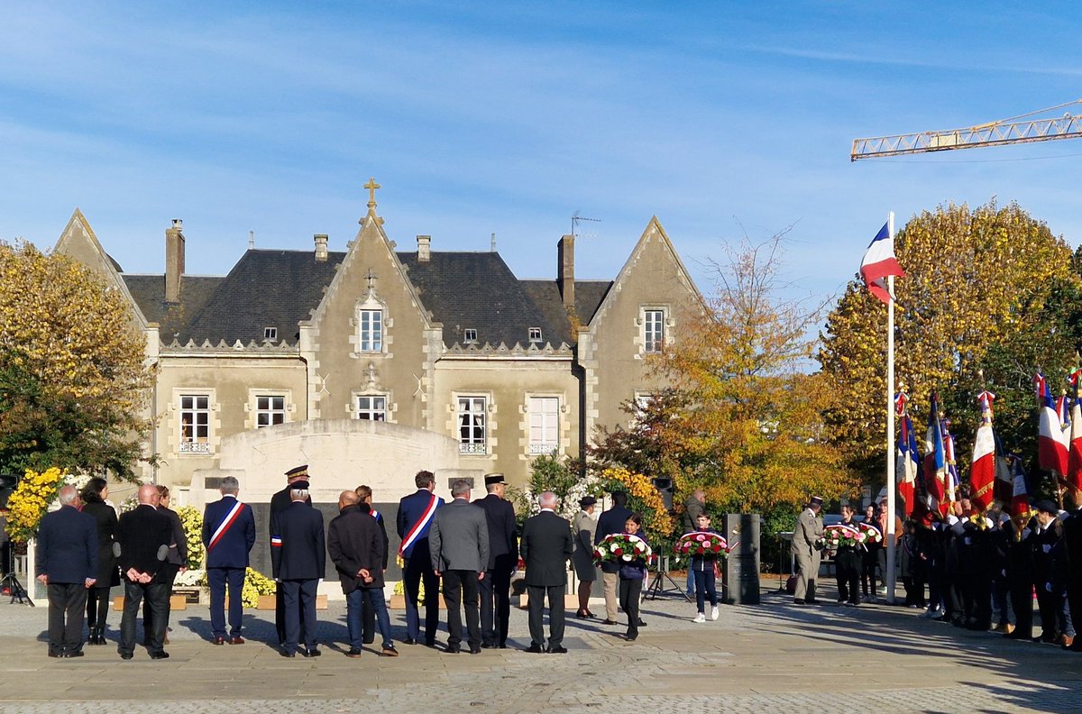 Notre groupe était présent ce matin à la cérémonie commémorative du 106e anniversaire de l'armistice de 1918 devant le monument pacifiste des frères Martel, avec les paroles toujours fortes des jeunes du CMJ  #LRSY #11novembre2024