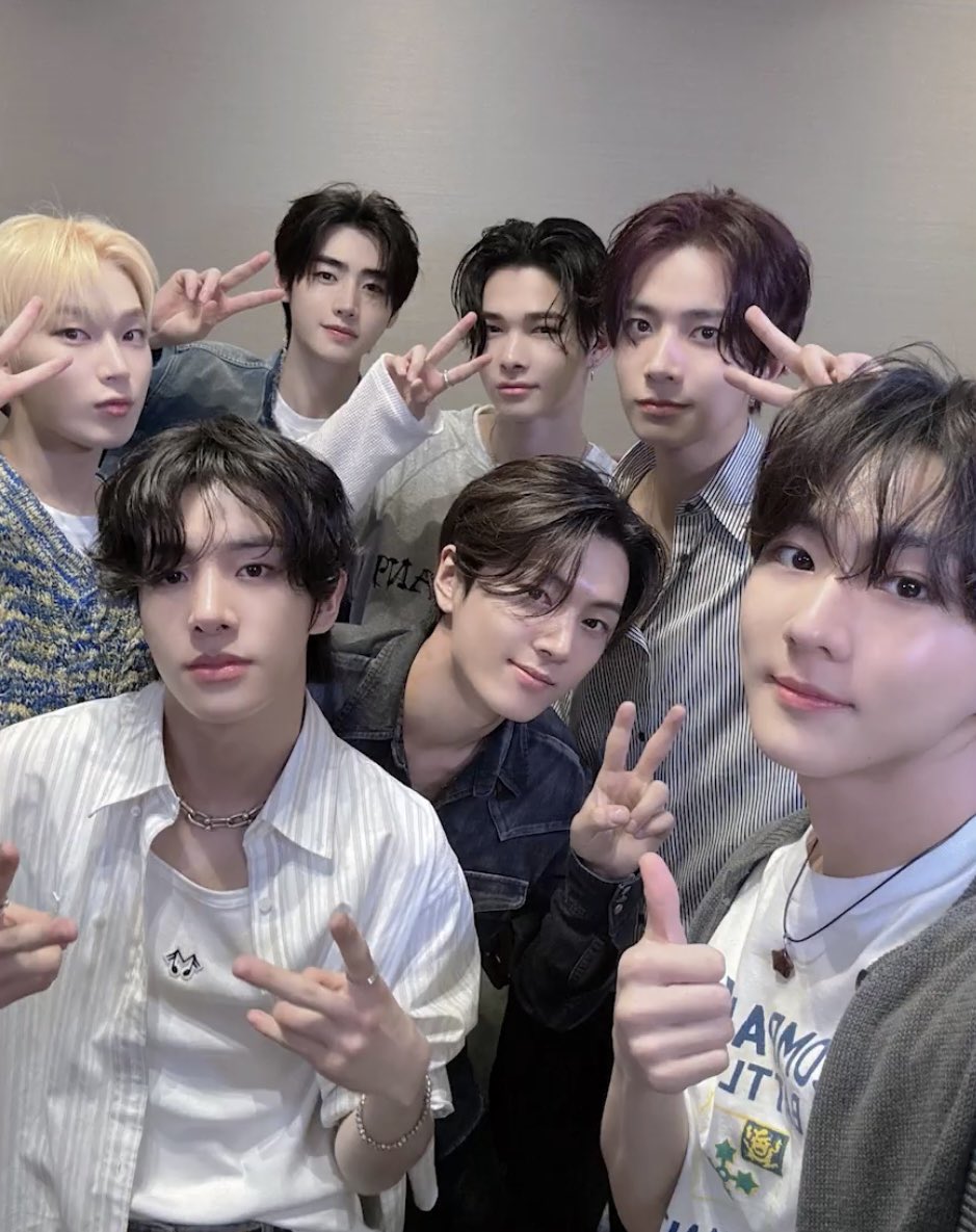 'ROMANCE: UNTOLD -daydream-' by ENHYPEN breaks the record of HIGHEST first day sales for a REPACKAGED ALBUM in Hanteo history with 1,007,438 million copies sold. 🔥 

The record was previously held by Seventeen's Sectoc 17 album.

#ROMANCE_UNTOLD_daydream_OutNow #NoDoubt