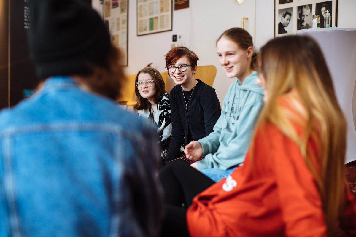 📣 ICYMI 

We are recruiting a support worker for the Kircaldy-based Young Quines! ✨

Want to work with young women, trans and non-binary people aged 12-19 as they work towards a production? 🎭

Find out more at:
stellarquines.co.uk/about/work-wit…

📸 - Jassy Earl