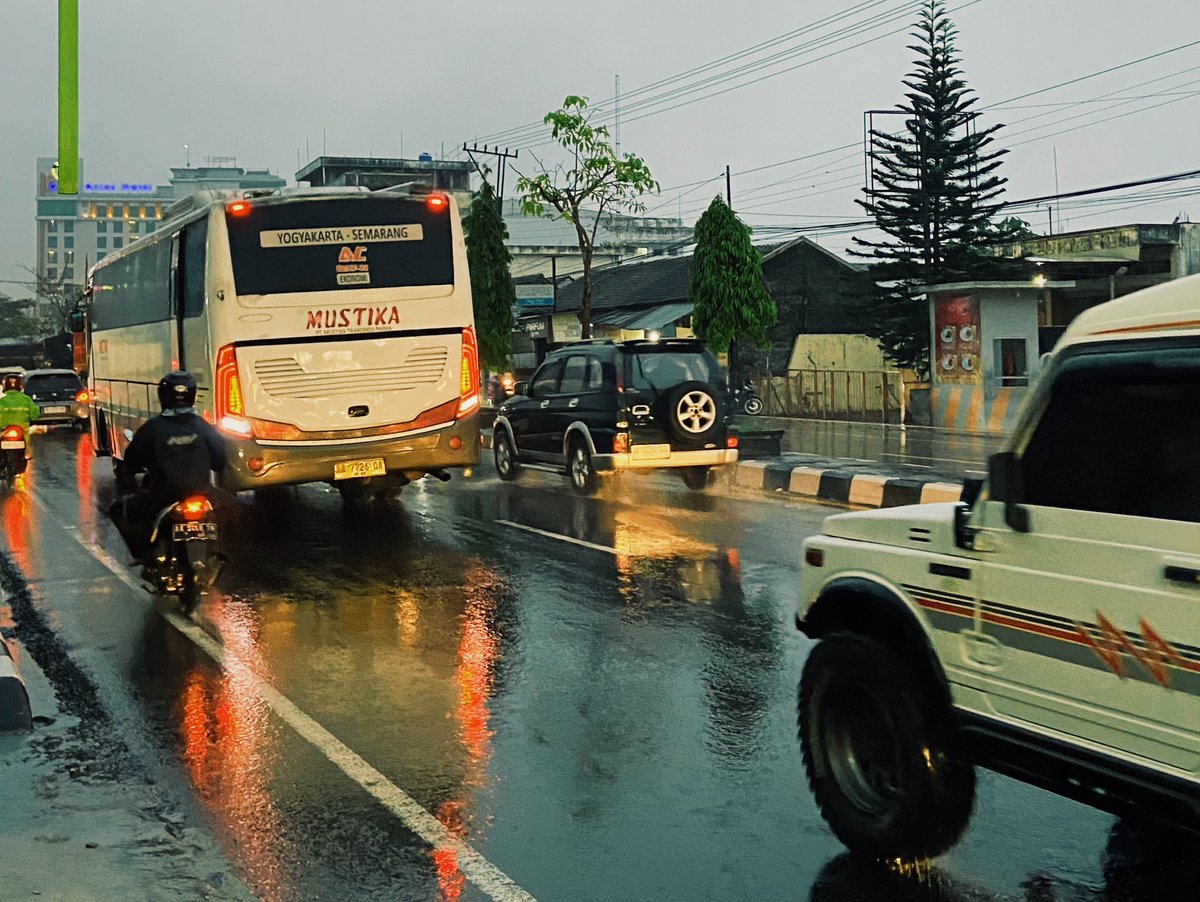 denoorhat's tweet photo. Jare kancaku, Vega R ki R e artine Rapopo. Don't hate your Monday☔️ https://t.co/z0ioWlGMbr