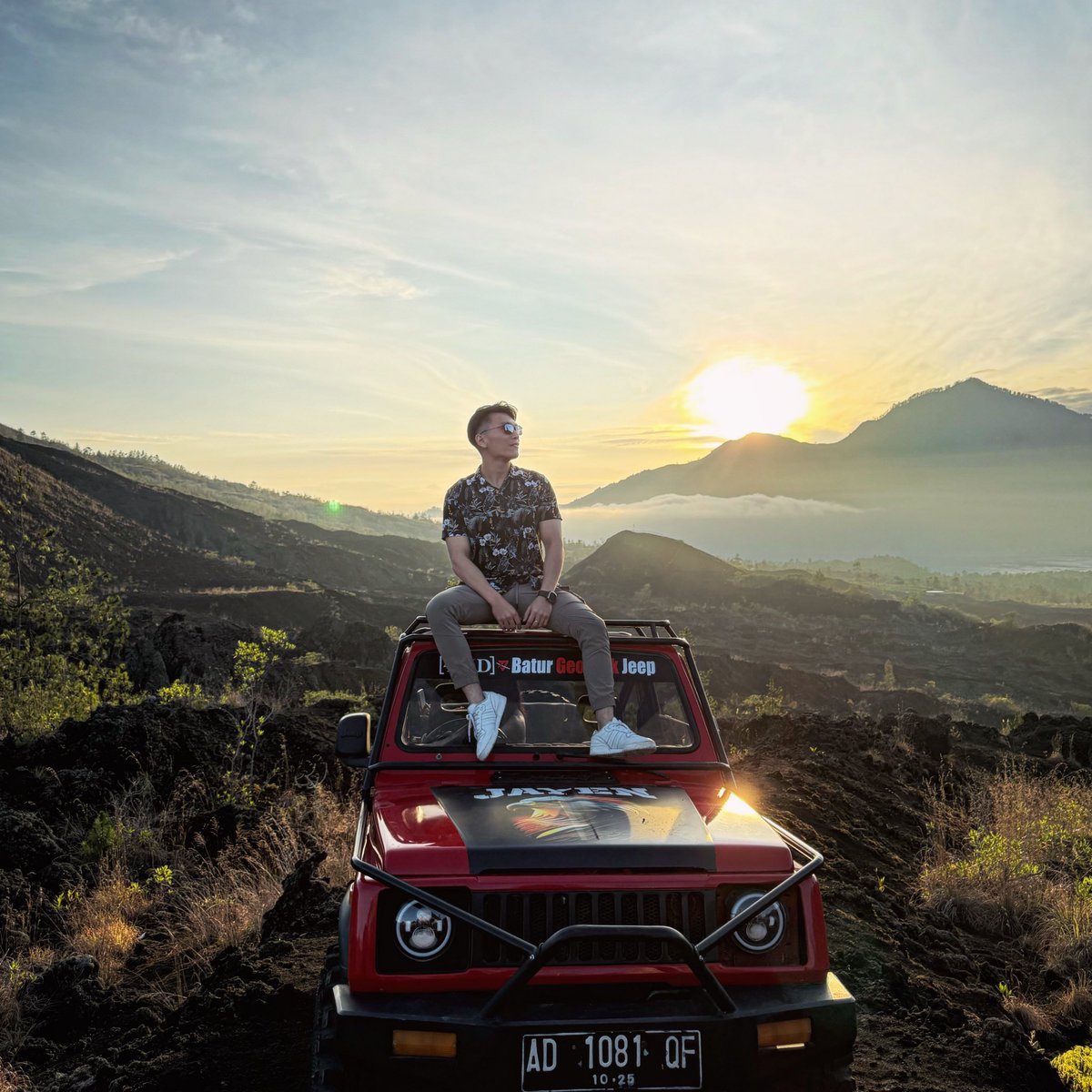 Lyrix_Lee7's tweet photo. Chasing the sun ☀️ https://t.co/nZxhTSDg9g