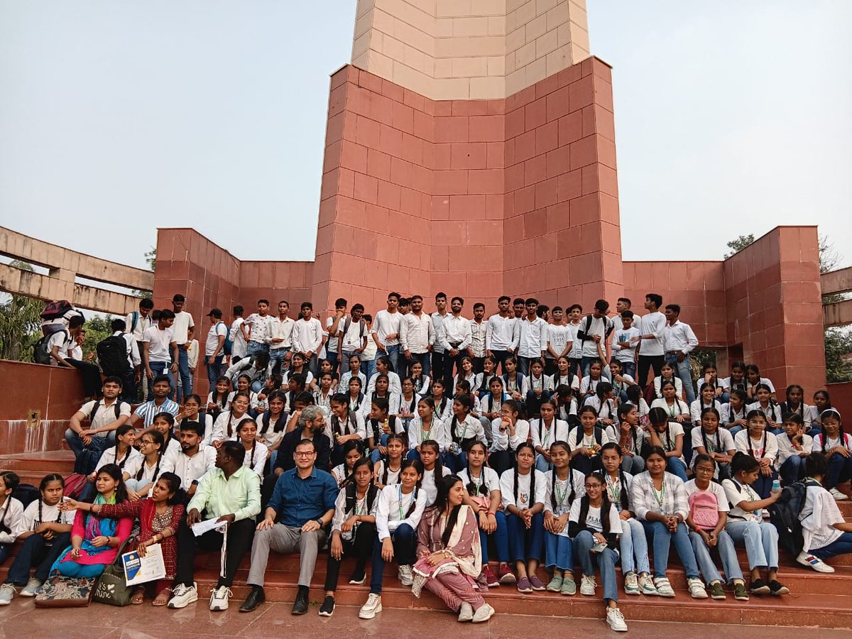 Inspiring journeys, limitless possibilities! Our recent Lucknow seminar empowered passionate minds through SCORE, sharing success strategies for JEE &amp; NEET excellence. Here’s to transforming today’s dreams into tomorrow’s achievements! 

#InfinityLearn #InspiringSuccess #JEE