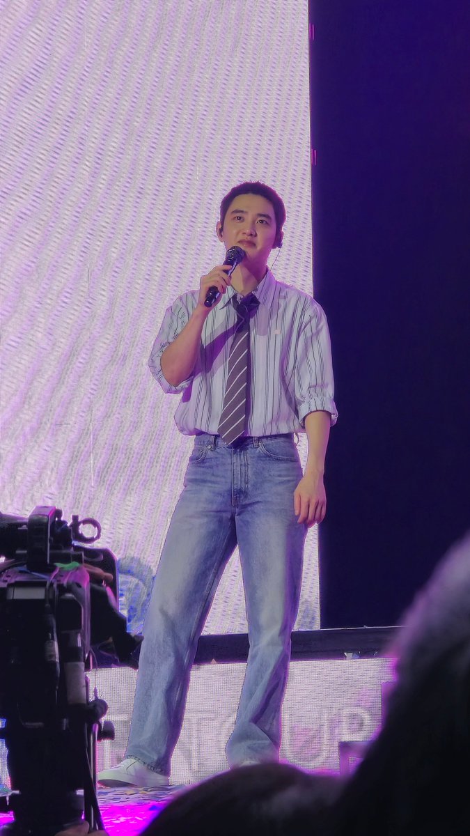 CPAedfangirl's tweet photo. Sharing My pics of Kyungsoo during Bloom in Manila Day 1 and 2! 😍
No watermark! 🤭
#BLOOMinManilaD1
#bloominmanilad2
#BLOOM_in_MANILA
#FANCONCERT_BLOOM
#도경수 #디오 #DOHKYUNGSOO #DO (D.O.) #BLOOMInManila
#BLOOMinMNL
@companysoosoo_ https://t.co/ezW6M0fprX
