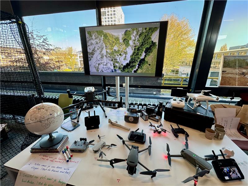 Ten days ago, some of our colleagues took part in the #ScienceWeekend at <a href="/tudelft/">TU Delft</a> 🏞️
One of our stands was full of #drone devices, that children could even fly themselves. Those ones dearing and mastering the flying technique went home with a little badge 🎖️