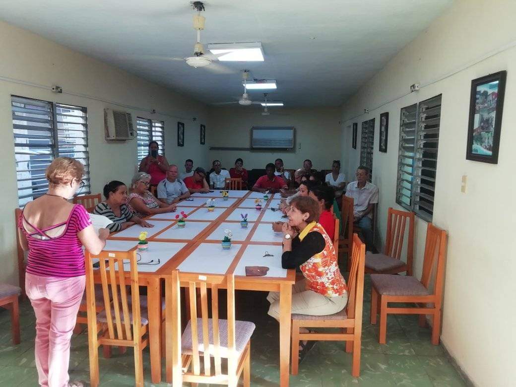 Maricelapt2022's tweet photo. Se desarrolla  en la @DGECiegoDeAvila Matutino Especial  en homenaje a todos aquellos compañeros que de una forma y otra contribuyeron en  las labores de recuperación tras el paso del Huracán Rafael. #EducacionAvileña #GenteQueSuma #CiegodeAvila #CubaMined  @Eugeniocubano https://t.co/3O3XyFQat9
