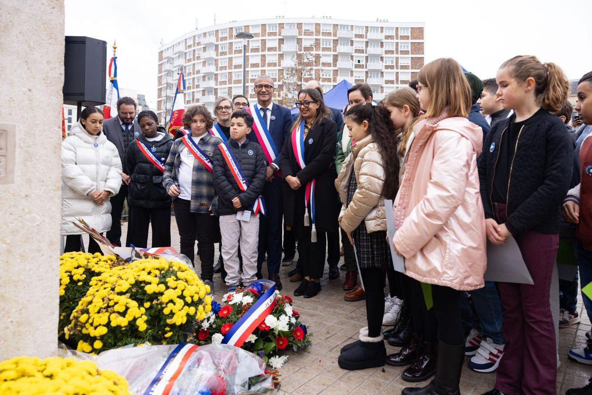 Notre force à <a href="/villesaintouen/">Ville de Saint-Ouen-sur-Seine</a> est de travailler le devoir de mémoire avec nos plus jeunes : conseil municipal des enfants,travail de mémoire avec les enseignants et avec les associations d’anciens combattants. L’esprit républicain doit se transmettre chaque jour #11novembre1918.
