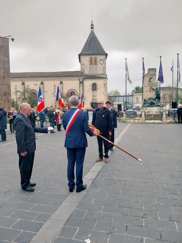 Honorer nos anciens pour ne pas oublier, encore plus en ces temps compliqués... Cérémonie du 11 novembre à Pessac.