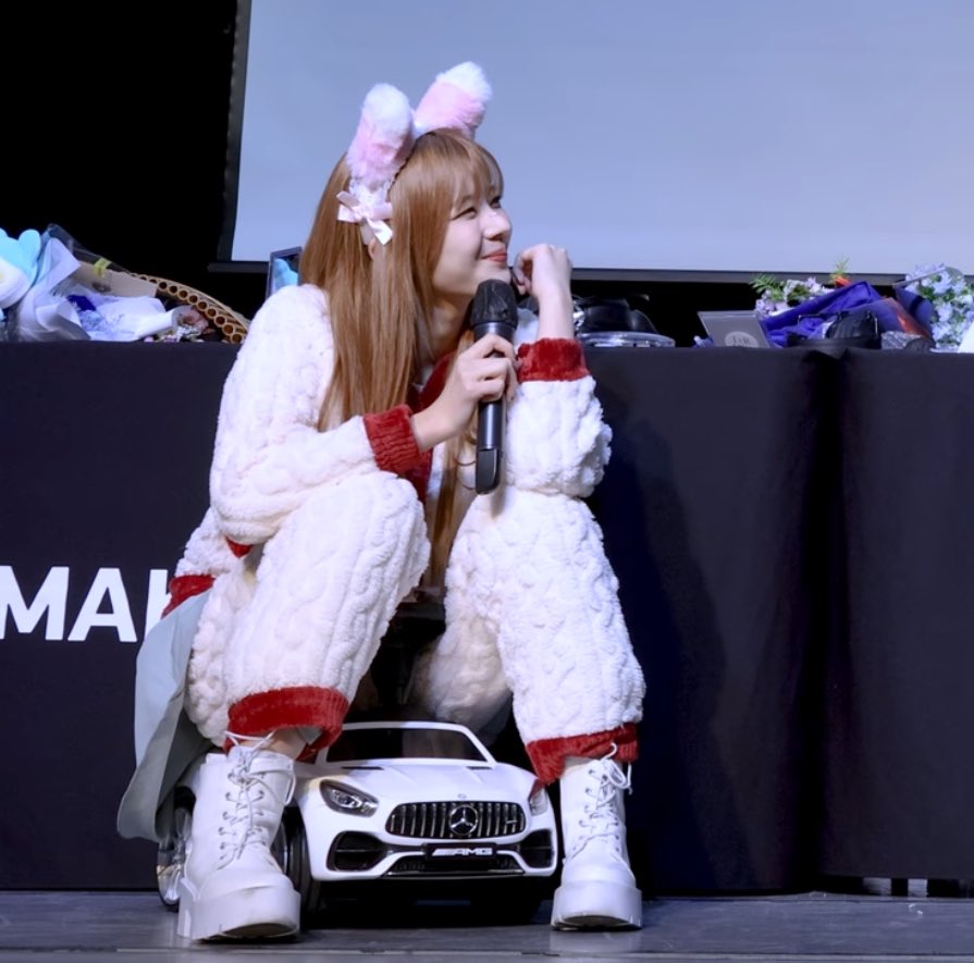 🐰：吉伊卡哇真的很有人氣對吧 比我更受歡迎（？

咪擊：才沒有呢 你更有人氣好不好、你是申有娜欸

小屁孩暗爽表情藏不住好好笑 另外一邊阿崔這什麼超寵臉 受不了ㄟ😫