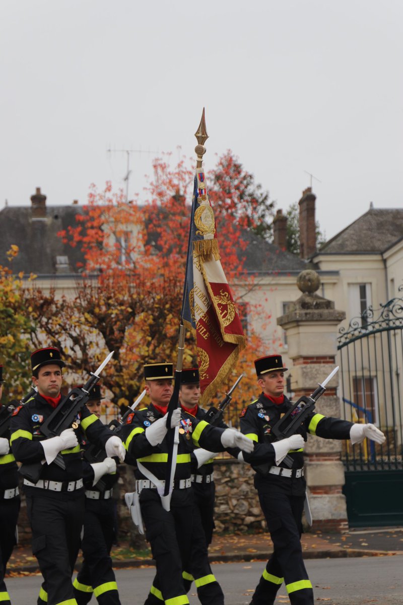 riisc_1's tweet image. Nos sapeurs-sauveteurs rendent hommage aux morts pour la France en ce jour de commémoration de l&apos;Armistice 🇫🇷

#votrehistoirenotrehistoire #11novembre 
#EnLeurSouvenir 

@Uiisc7 @SecCivileFrance @UIISC5CORTE @CDC_UIISC1 @armeedeterre @Interieur_Gouv