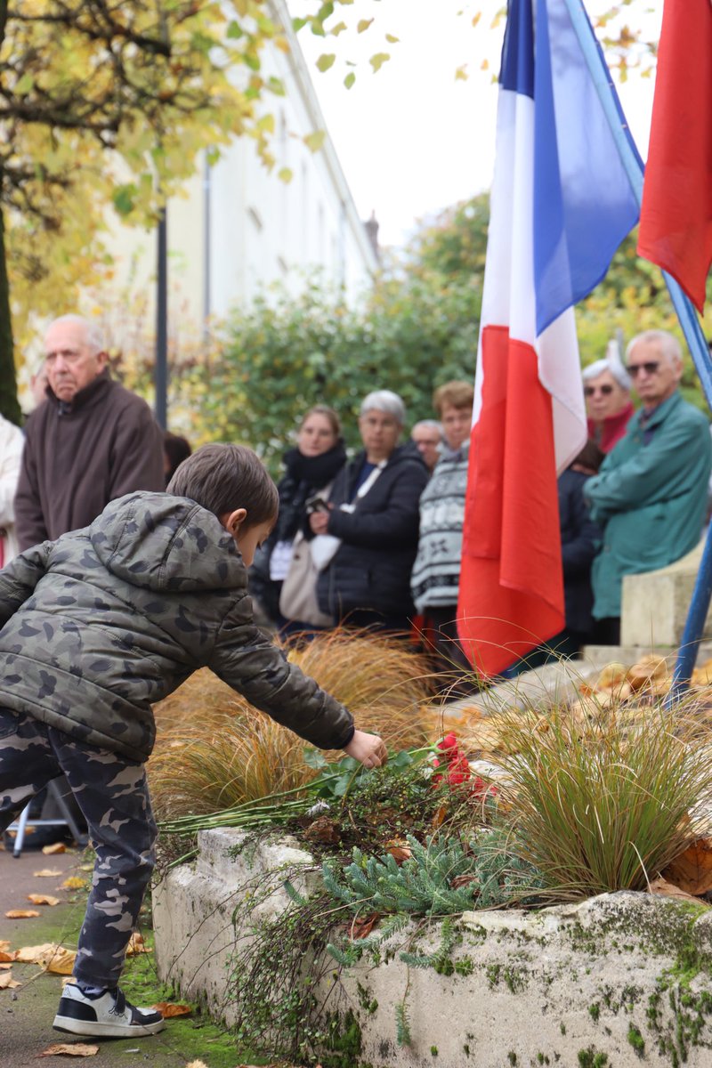 UIISC1 (@uiisc1) on Twitter photo Nos sapeurs-sauveteurs rendent hommage aux morts pour la France en ce jour de commémoration de l'Armistice 🇫🇷
#votrehistoirenotrehistoire #11novembre
#EnLeurSouvenir
@Uiisc7 <a href="/SecCivileFrance/">Sécurité Civile</a> <a href="/UIISC5CORTE/">UIISC5</a> <a href="/CDC_UIISC1/">Chef de corps de l'UIISC1</a> <a href="/armeedeterre/">Armée de Terre</a> <a href="/Interieur_Gouv/">Ministère de l'Intérieur</a> Nos sapeurs-sauveteurs rendent hommage aux morts pour la France en ce jour de commémoration de l'Armistice 🇫🇷
#votrehistoirenotrehistoire #11novembre
#EnLeurSouvenir
@Uiisc7 <a href="/SecCivileFrance/">Sécurité Civile</a> <a href="/UIISC5CORTE/">UIISC5</a> <a href="/CDC_UIISC1/">Chef de corps de l'UIISC1</a> <a href="/armeedeterre/">Armée de Terre</a> <a href="/Interieur_Gouv/">Ministère de l'Intérieur</a>