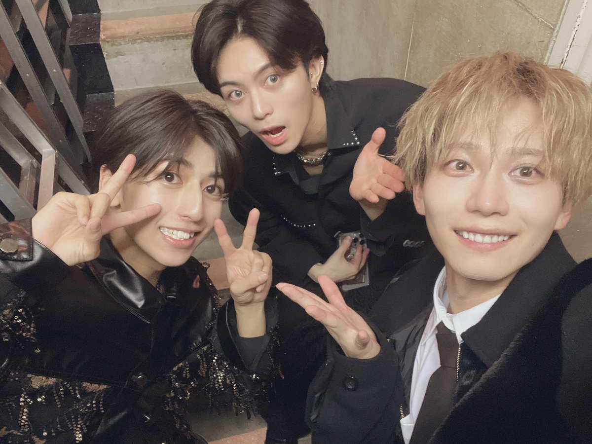 ONFLEEK_AKIRA's tweet photo. 本日はBRIGHT コラボステージありがとうございました🙇‍♂️

brightersお披露目&amp;解散でした！
メンバーみんな素敵な人達で練習の時から楽しかったし本番も楽し過ぎてあっという間だった😭
僕らのLIVE見届けてくれた方ありがとうございました！

そしてしんちゃん！コラボ誘ってくれて感謝👍👍 https://t.co/92MoSzuUEm