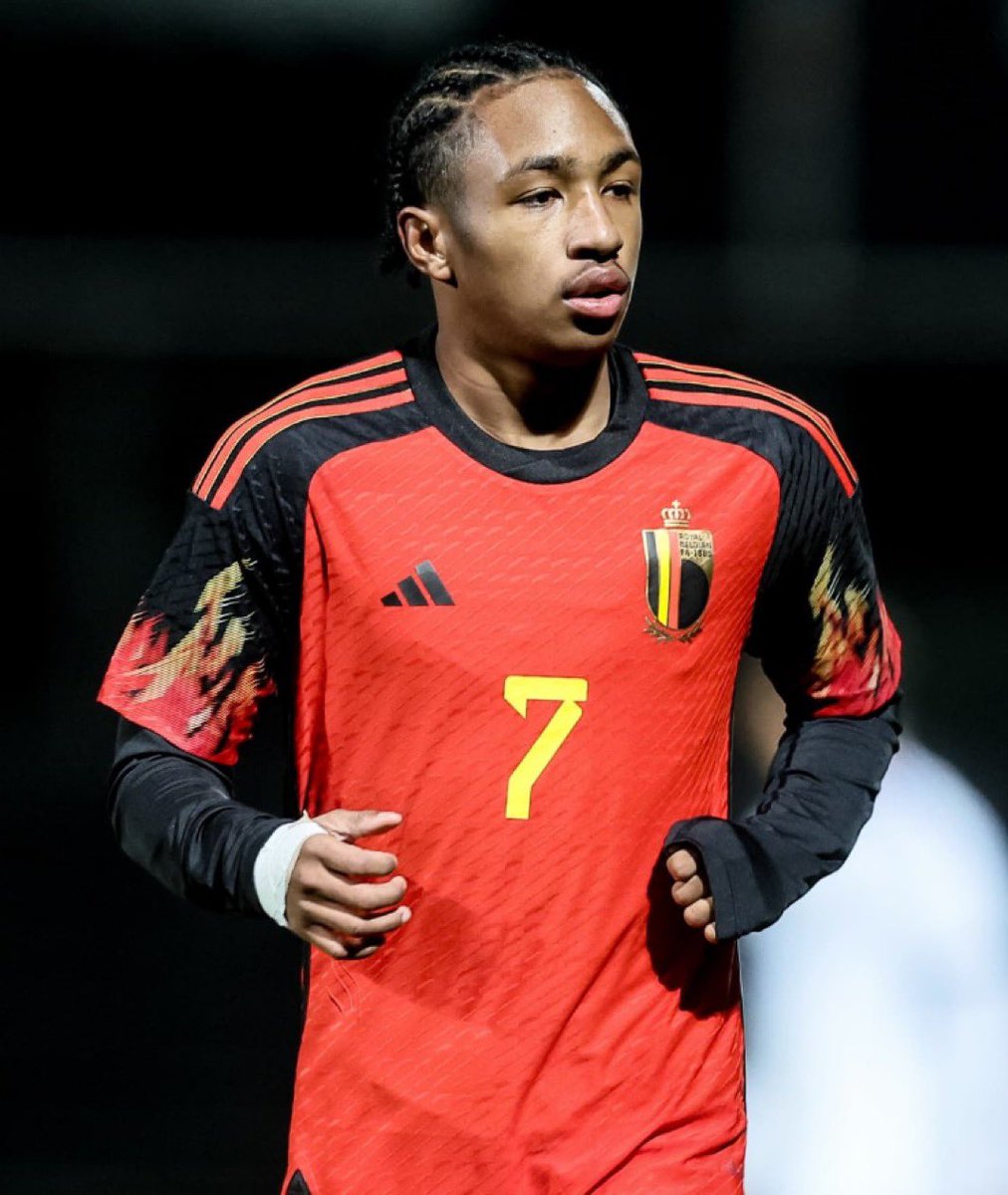 sachatavolieri's tweet photo. 🇧🇪 Sorti légèrement blessé dans #LeDerby ce dimanche après une prestation de haut niveau, Malick Fofana a bien pris un vol ce matin en direction de Bruxelles en vue de rejoindre la sélection belge et soigner sa légère blessure en concertation avec les médecins des #DiablesRouges et ceux de l’Olympique Lyonnais.  #BELITA