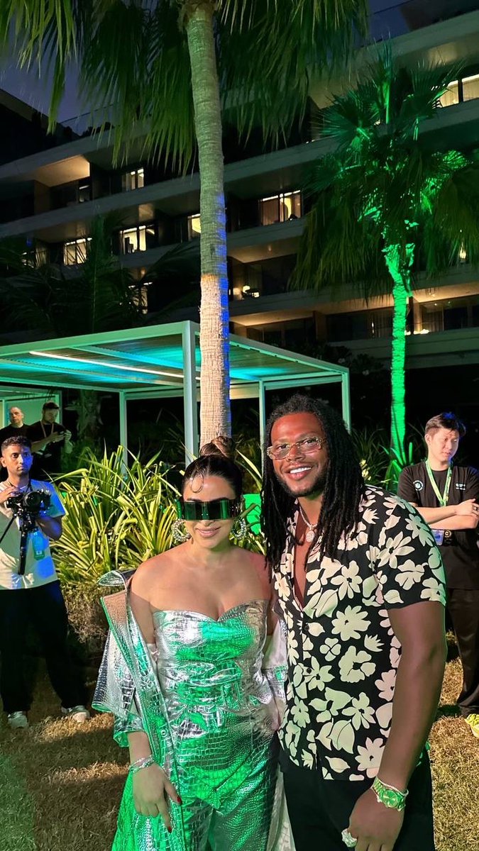 profcryptotalks's tweet photo. Met the amazing Safa from dubai bling!!! 💎🇦🇪 @Dubai_Bling 

#safa #dubaibling #Dubai #CCCCLive #Gateio https://t.co/py3T0kDpgP