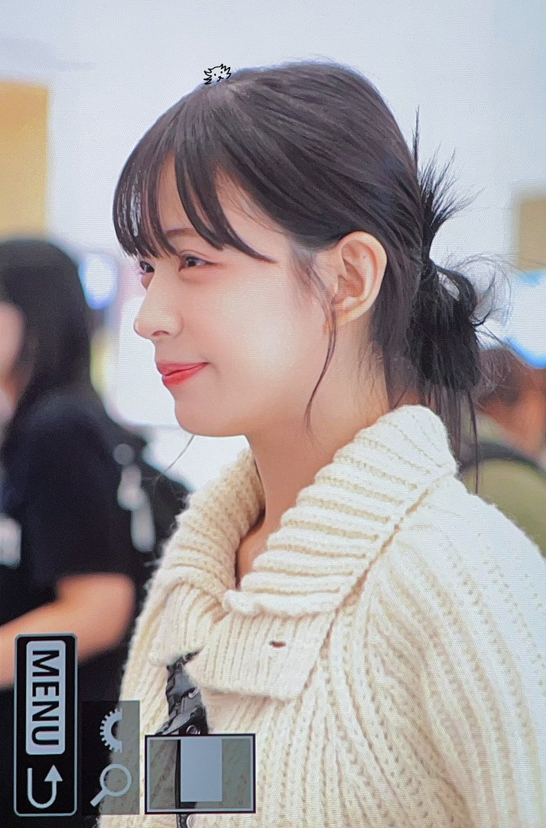 241111 KIX 🛫

😊

#프로미스나인 #이채영 
#fromis_9 #LeeChaeyoung