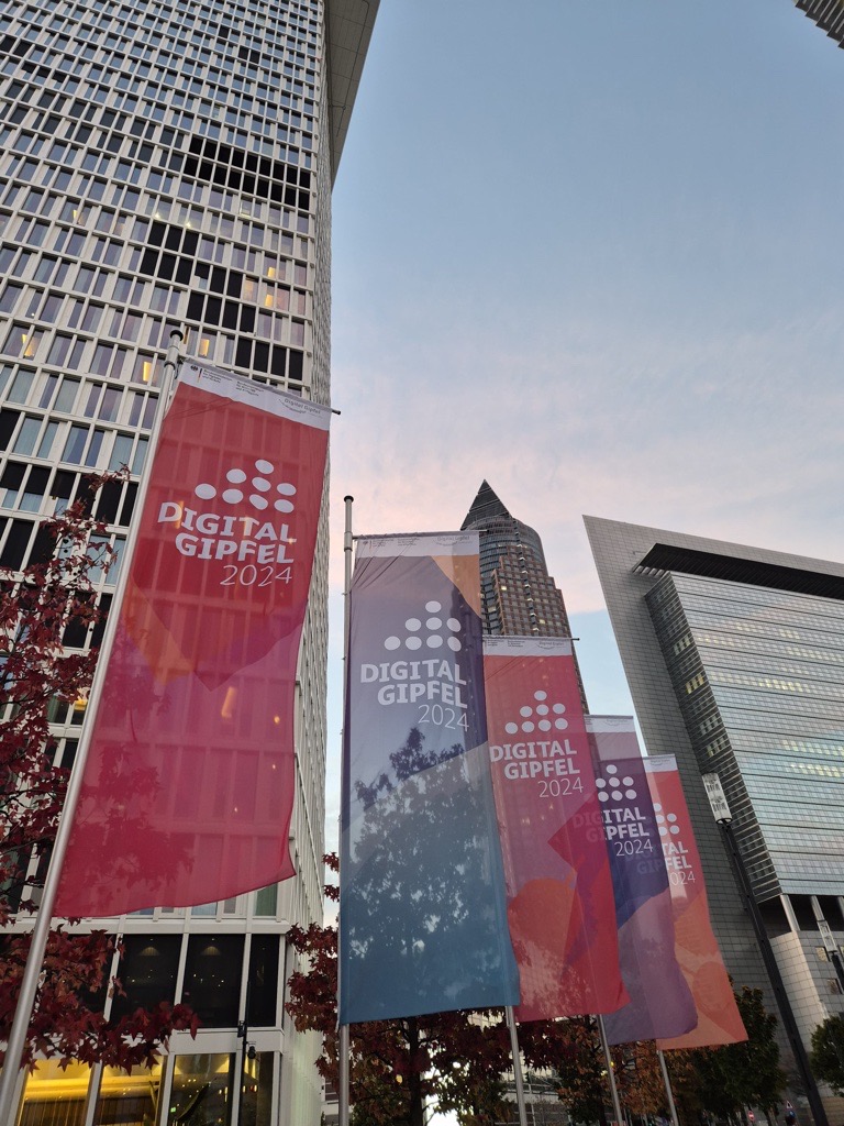 plazz_AG's tweet photo. Erfolgreicher Einsatz unserer #EventApp beim #DigitalGipfel2024 in Frankfurt! Über 1.800 Teilnehmende diskutierten aktuelle #Digitalthemen. #Keynotes & #Panels per Livestream, interaktive #Features & mehr! #SaaS #EventTech #DigitalGipfel https://t.co/ucA4K68FKC
